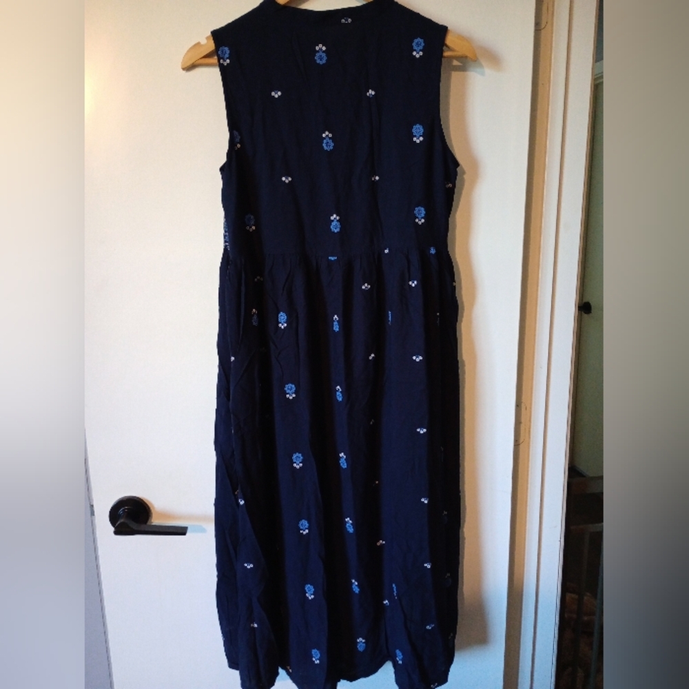 Sleeveless Navy Blue Midi Dress With Embroidered Floral Detailing Size Large - Picture 7 of 12